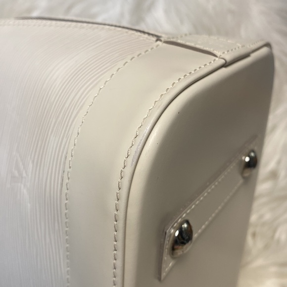 *SOLD**Retail 2570* Louis Vuitton Epi Alma - Picture 7 of 12